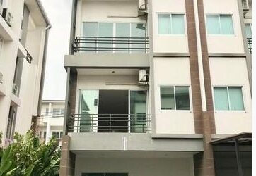 ให้เช่าทาวน์โฮม 3 ชั้น กานต์ศิริ รามอินทรา-นวลจันทร์ 48 เนื้อที่ 31 ตรว เหมาะอาศัย ทำออฟฟิศ