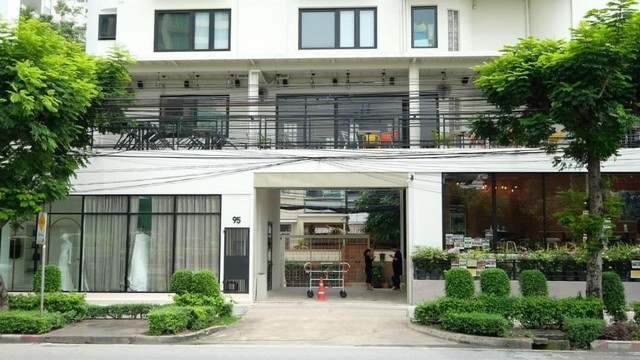 KM141 For Rent เช่า พื้นที่ 150 ตารางเมตร ริมถนนนราธิวาสฯ ย่านสาทร สีลม ไม่จำกัดธุรกิจ