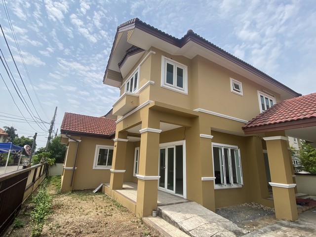 ขายบ้านพร้อมที่ดิน 2 แปลง  หมู่บ้านลภาวัลย์ 15 ติดถนนราชพฤกษ์ จ.นนทบุรี