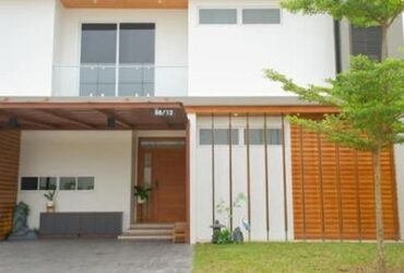 ซื้อเพื่อปล่อยเช่าหรือเพื่อพักอาศัยเองก็คุ้ม ทำเลดีที่สุดสำหรับการลงทุน บ้านพร้อมสระว่ายน้ำ สไตล์โมเดิร์น