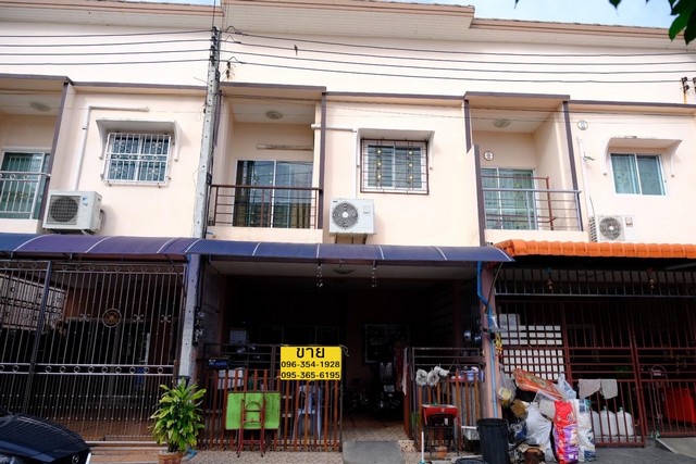 หมู่บ้านเพชรทวี สามพราน  ขายบ้านทาวน์เฮ้าส์ 2 ชั้น
