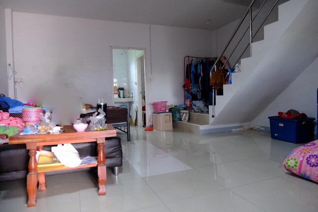 หมู่บ้านเพชรทวี สามพราน  ขายบ้านทาวน์เฮ้าส์ 2 ชั้น