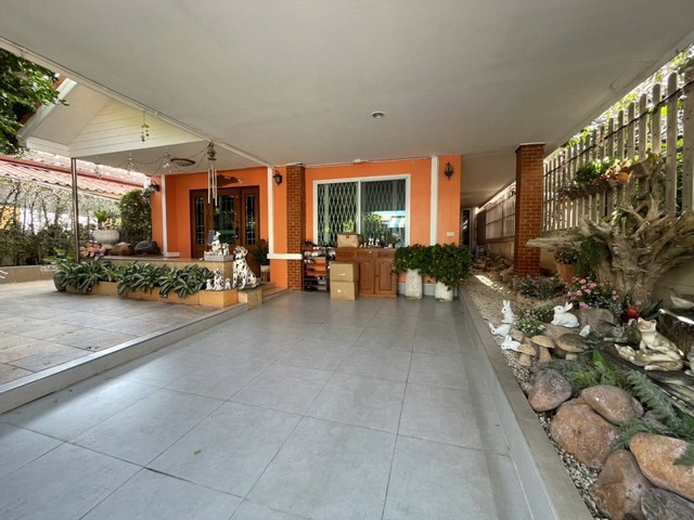 บ้านเดี่ยว 2 ชั้น เนื้อที่ 52. ตรว. 3 นอน 2 หน้ำ 1 รับแขก 1 ครัว 1 แอร์ 5   จอดรถ 2 กล้องวงจร