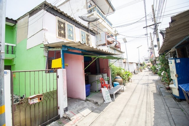 ขาย ทาวน์เฮ้าส์ถูกมาก บ้านเคหะบางพลี ถ.บางนา-ตราด บางเสาธง สมุทรปราการ