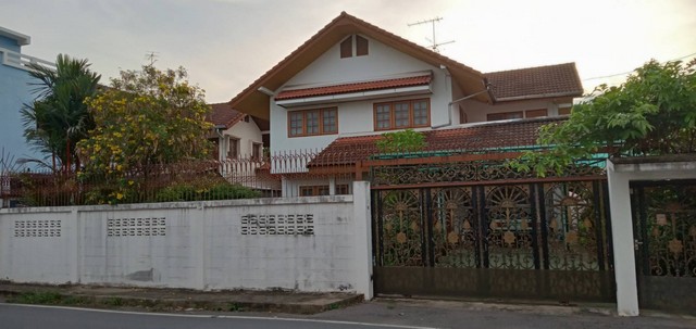 รหัส  ขายบ้านหมู่บ้านสี่ไชยทอง ถนนแจ้งวัฒนะ ปปากเกร็ด ประกาศขาย บ้าน – พื้นที่เท่ากับ 11 Square Wah 1 ngan 0 Rai 5 BEDROOM 3 BR 12000000 B. ราคางาม