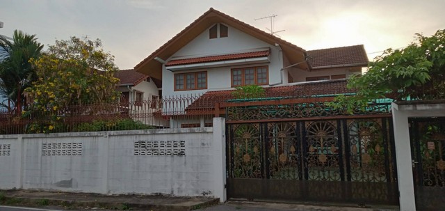รหัส  ขายบ้านหมู่บ้านสี่ไชยทอง ถนนแจ้งวัฒนะ ปปากเกร็ด ประกาศขาย บ้าน – พื้นที่เท่ากับ 11 Square Wah 1 ngan 0 Rai 5 BEDROOM 3 BR 12000000 B. ราคางาม