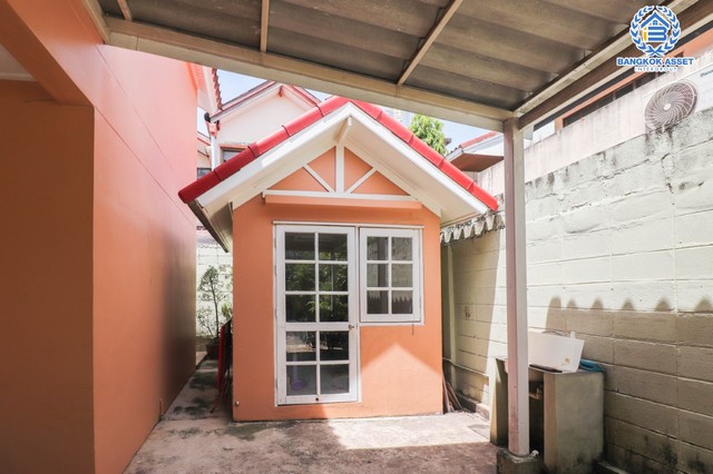 บ้านเดี่ยวมือสอง แจ้งวัฒนะ หลังใหญ่ เนื้อที่ 55 ตร.ว.  2 ชั้น  4 นอน 2น้ำ จอดรถ  2 คัน พร้อมอยู่