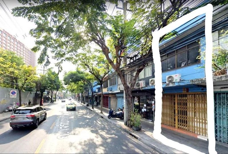 BS575 ขายอาคารพาณิชย์ 2ชั้น 3 ห้องนอน 2 ห้องน้ำ พื้นท่ีใช้สอย 60ตารางเมตร ริมถนนใหญ่เจิญกรุง