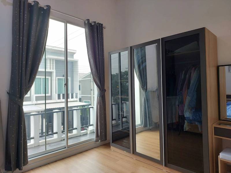BH2054 ทาวน์โฮม 2ชั้น สไตล์โมเดิร์น โมดิวิลล่า รังสิต2 3ห้องนอน 2ห้องน้ำ
