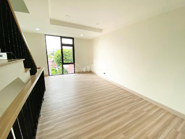 Townhome  ทาวน์โฮม 4 ชั้นหลังมุม บ้านใหม่ไม่เคยเข้าอยู่ ซอยวชิรธรรม60 ย่านสุขุมวิท 101/1 พื้นที่เท่ากับ 30 ตรว. 0 NGAN 0 Rai 3 นอน ใกล้ – NICE! หลังมุม บ้านใหม่ไม่เคยเข้าอยู่