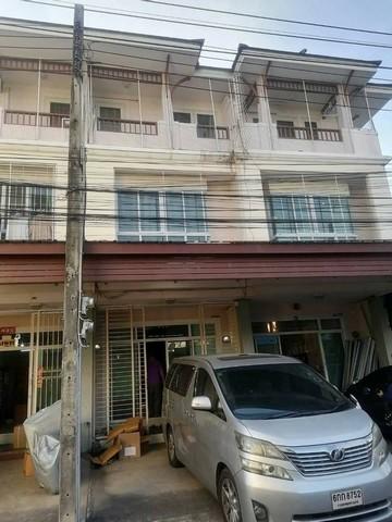 townhouse ทาวน์โฮม 3ชั้น ซอยลาดพร้าว31  3ห้องนอน 0 ไร่ 0 NGAN 0 ตารางวา 18000 THAI BAHT ใกล้กับ – เยี่ยม!
