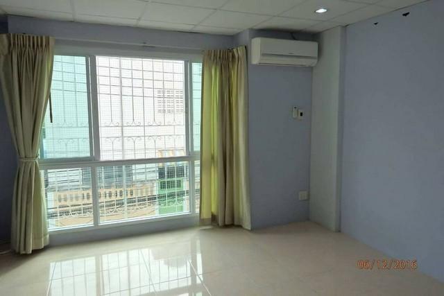 townhouse ทาวน์โฮม 3ชั้น ซอยลาดพร้าว31  3ห้องนอน 0 ไร่ 0 NGAN 0 ตารางวา 18000 THAI BAHT ใกล้กับ – เยี่ยม!