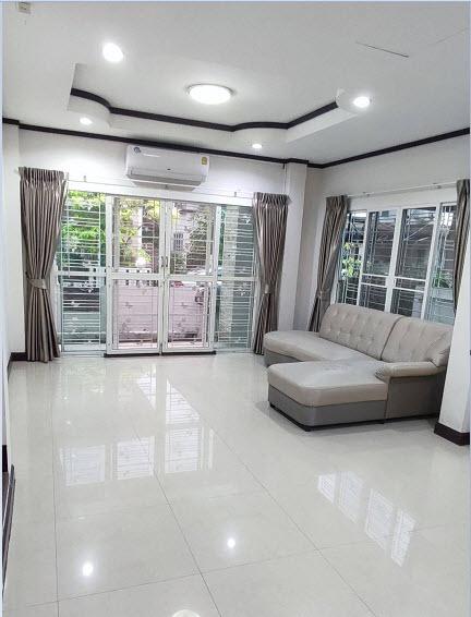 ให้เช่าบ้านเดี่ยว 2 ชั้น 40 ตรว. หมู่บ้านราณีสิริ ลาดปลาเค้า 43 เฟอร์นิเจอร์บางส่วน ใกล้ ม.เกษตร
