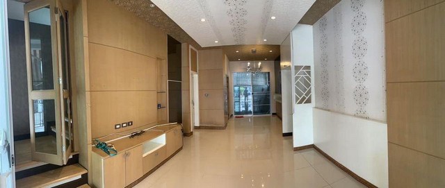 ขายทาวน์โฮม 3 ชั้น หลังมุม บ้านกลางเมือง ลาดพร้าว 101 บ้านสวย รีโนเวทใหม่