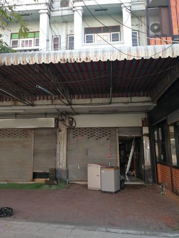 ขายอาคารพาณิชย์4ชั้นริมถนนย่านลาดพร้าว-วังหิน โชคชัย4 ตึกอายุ30ปี