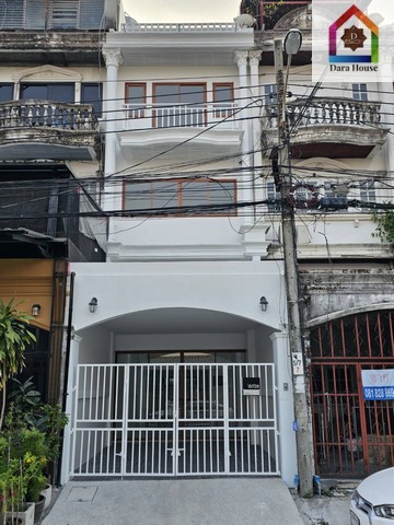 ขายทาวน์โฮม 4 ชั้น ลาดพร้าว 122 แยก 13 (ซอยมหาดไทย) 20.7 ตร.ว รีโนเวทใหม่ ใกล้รถไฟฟ้าสถานีมหาดไทย ใกล้เดอะมอลล์บางกะปิ
