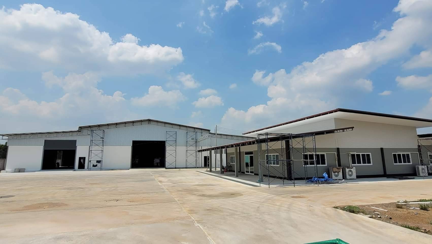 WAN335ขาย/เช่าโรงงานพื้นที่ใช้สอยขนาด2800ตรม. ศูนย์กลางนิคมอุตสหกรรมต่างๆ ของ จ.ชลบุรี  เขต EEC  ใกล้ถนน 331