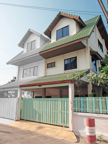 ให้เช่าบ้านแฝด3ชั้นหลังมุมย่านลาดพร้าว บางกะปิ รามคำแหง พร้อมอยู่