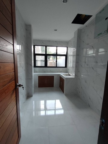 ให้เช่าบ้าน3.5ชั้น ย่านรัชดา ลาดพร้าว ลาดพร้าววังหิน โชคชัย4 ใกล้MRTลาดพร้าว ใกล้ศาลรัชดา