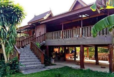 ขายบ้านเรือนไทย2 ชั้นพร้อมสวนผลไม้ – ทุเรียน 1-1-37 ไร่ ติดโรงพยาบาลค่ายวิภาวดี  สุราษฎร์ธานี