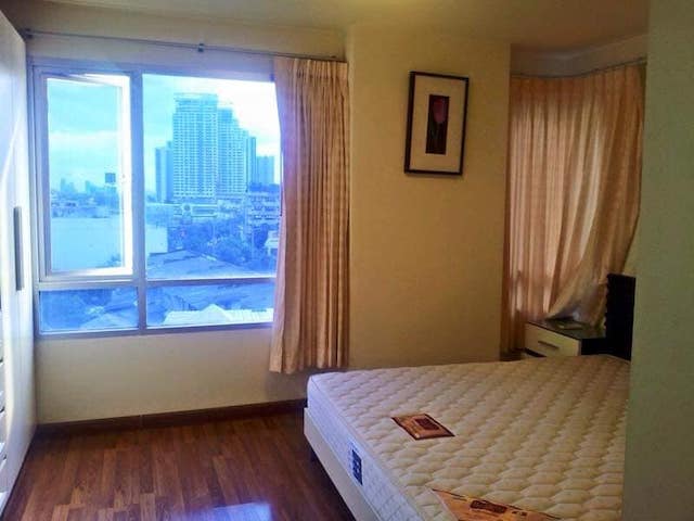 Sukhumvit Plus spacious livable safe 7th floor BTS Phra Khanong