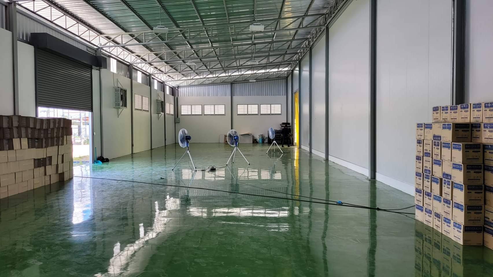 BAT335 ขาย ให้เช่า โรงงานพื้นที่ใช้สอยขนาด2800ตรม. ศูนย์กลางนิคมอุตสหกรรมต่างๆ  จ.ชลบุรี  เขต EEC  ใกล้ถนน 331