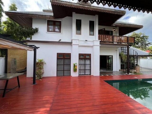 Pool villa ตกแต่งสไตล์ล้านนา จากราคา 9.8 ล้านบาท เหลือ 8.9 ล้านบาทเท่านั้น (ค่าโอนคนละครึ่ง) เรียบแต่หรู เฟอร์นิเจอร์หลักแสนหลักล้าน