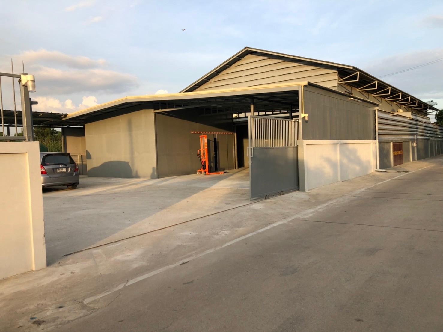 BAT336 ขายโรงงานผลิตเครื่องสำอางคลองสามและที่ดิน  พร้อมกิจการเข้ารับช่วงต่อรับเงินทันที   ปทุมธานี