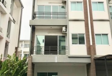 ให้เช่าทาวน์โฮม 3 ชั้น หลังมุม โครงการกานต์ศิริ นวลจันทร์ 48 ใกล้ตลาดนัดเลียบด่วน