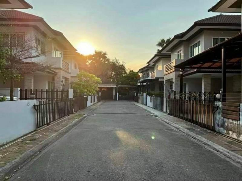 ให้เช่าบ้านเดี่ยว 2 ชั้น ซอยลาดปลาเค้า 43 ใกล้รถไฟฟ้า BTS มหาวิทยาลัยเกษตรศาสตร์