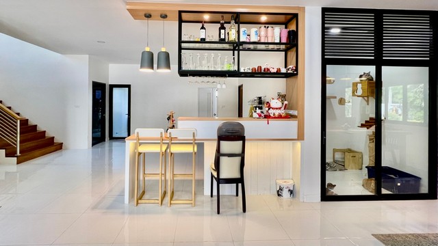 S2300 ขายบ้านเดี่ยว 2 ชั้น เนื้อที่ 200 ตารางวา มีสระว่ายน้ำ ใกล้ตลาดน้ำไทรน้อย