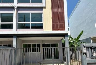 ขายทาวน์โฮม 3 ชั้น เนื้อที่ 30 ตรว.ย่านลาดพร้าว-วังหิน โชคชัย 4 ซอย 22 ใกล้กองปราบ