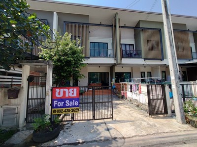 ทาวน์โฮม หมู่บ้านสวนเสือปาล์มฮีล สวนเสือ ถนน ศรีราชา – หนองค้อ หน้ากว้าง เดินทางสะดวก ติดถนนใหญ่ ปลอดภัย