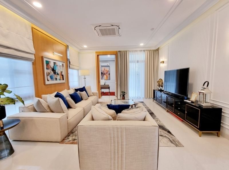 เช่าบ้านหรู  แถวสะพานสูง  5 bedrooms  Project  Nantawan Rama 9  ใกล้ Brighton International School Fully furnished