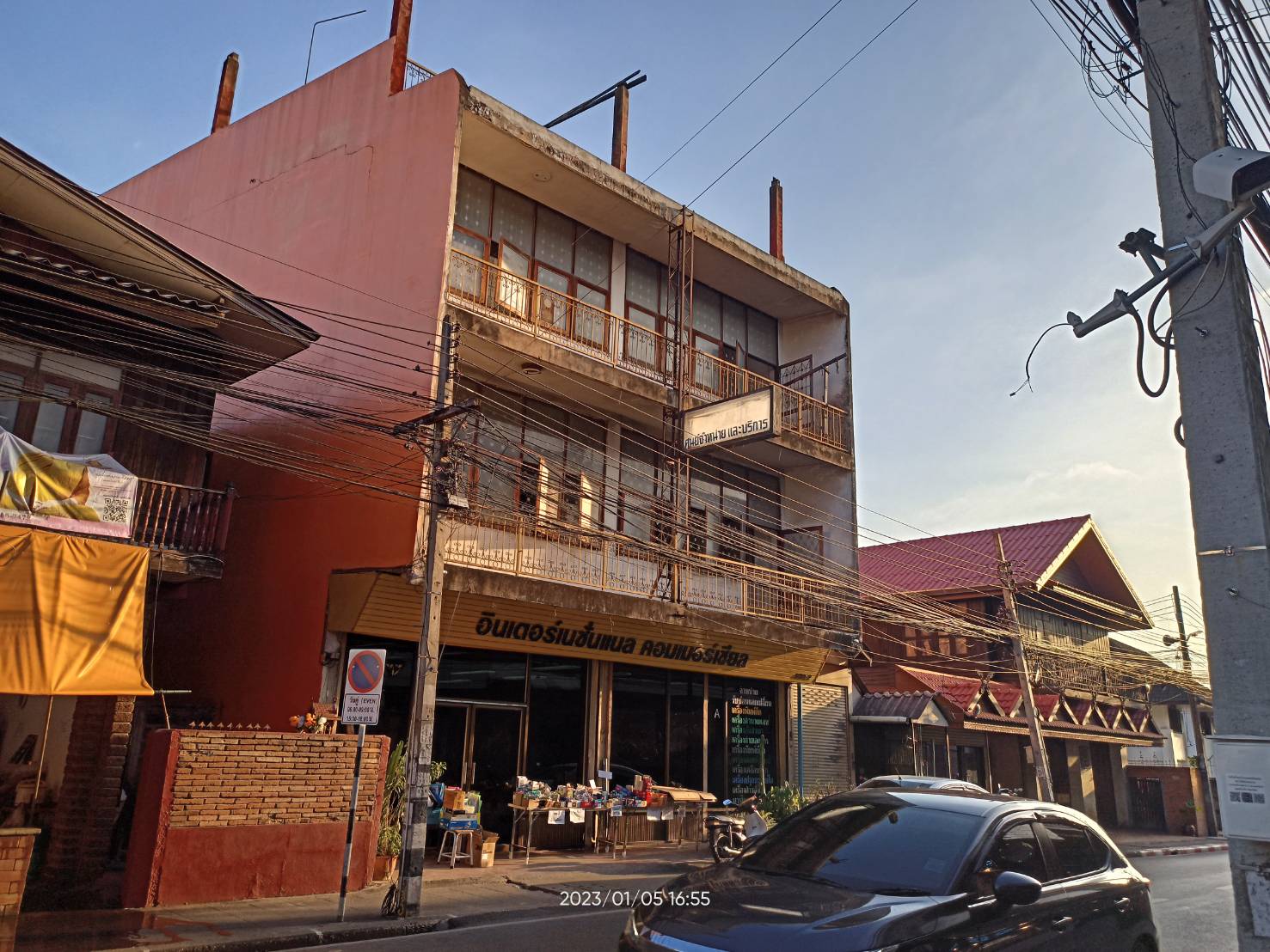 ขายถูกมาก ตึก 3 ชั้น ทำเลทองติดถนนวัวลาย ใจกลางอำเภอเมืองเชียงใหม่ (เจ้าของขายเอง)