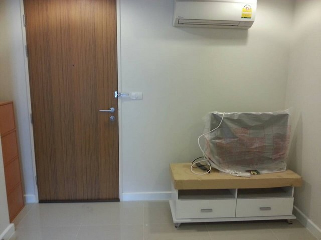 Zenith Place Sukhumvit 42 convenient peaceful 8th floor BTS Ekkamai