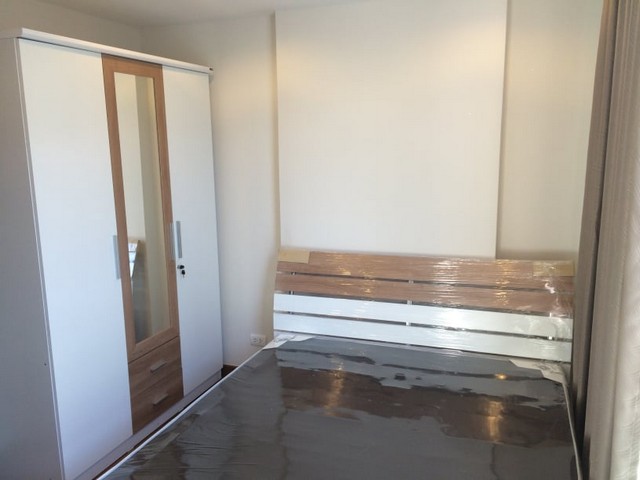 Zenith Place Sukhumvit 42 convenient peaceful 8th floor BTS Ekkamai