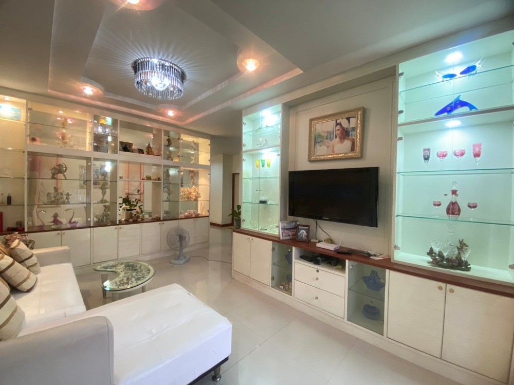 บ้านโชคประชา รหัสทรัพย์ OPS03-079 แบบ 3 ห้องนอน 3 ห้องน้ำ ขนาด 60  ตร.ว. ขาย 6,900,000  บาท ทักไลน์ >>0647379761 คุณ ไข่เจียว