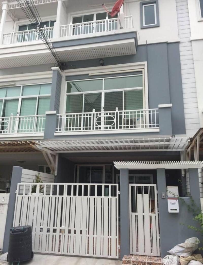 เดอะ เมทโทร พระราม 9  รหัสทรัพย์ OPS03-078 แบบ 3 ห้องนอน 3 ห้องน้ำ ขนาด 18  ตร.ว. ขาย 4,300,000  บาท ทักไลน์ >> 0647379761 คุณ ไข่เจียว
