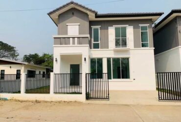 บ้าน โซนน้ำแพร่ หางดง  รหัสทรัพย์ OPS03-074 แบบ 3 ห้องนอน 3 ห้องน้ำ ขนาด 41  ตร.ว. ขาย 2,990,000  บาท ทักไลน์ >> 0647379761คุณ ไข่เจียว