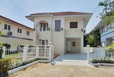 ให้แจ้งรหัส BS03-007  บ้าน ลลิล ซอยมังกร เทพารักษ์  แบบ 3 ห้องนอน 2 ห้องน้ำ พื้นที่ 57.6 ตรว ขาย 4,590,000  บาท แอดไลน์ 0647379761 คุณ ออน