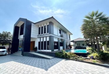 บ้านเดี่ยวใกล้ รร.ไทรน้อย  รหัสทรัพย์ OPS03-071 แบบ 6 ห้องนอน 7 ห้องน้ำ ขนาด 200  ตร.ว. ขาย 35,000,000  บาท ทักไลน์ >> 0647379761