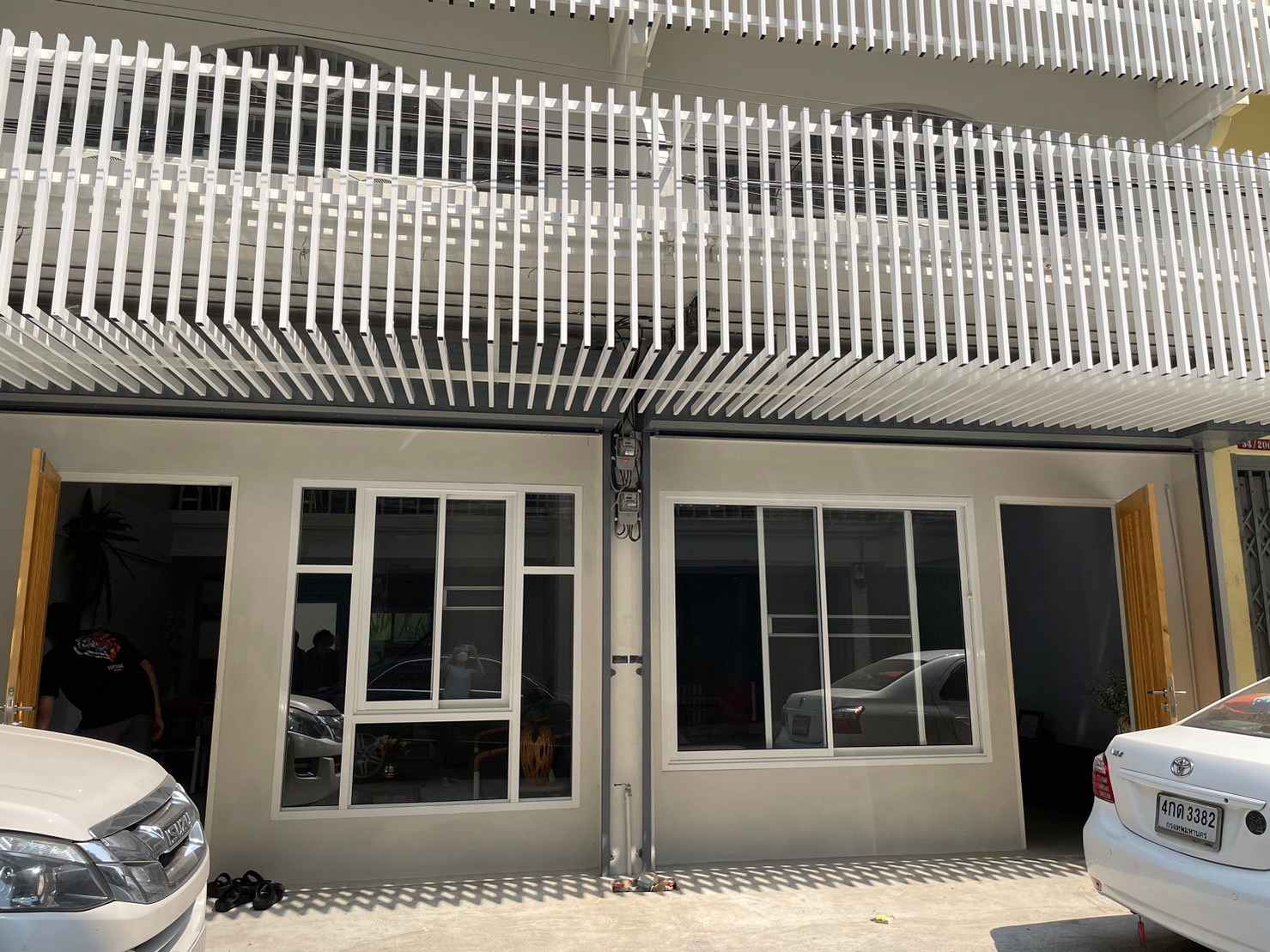 ขายตึกแถว 2 คูหาติดกัน  ติดถนนใหญ่ ทำเลดี เหมาทำร้านอาหาร ย่านบางแค