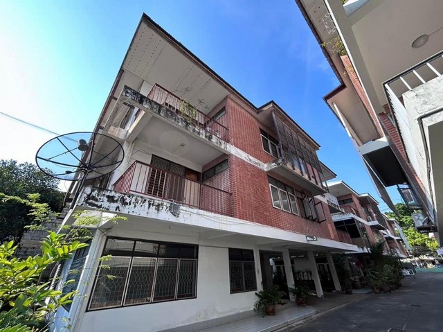 ให้เช่าอาคารสำนักงาน 3 ชั้น 500 ตรม. สุขุมวิท 55 ย่านทองหล่อ20 ซอยทะลุออกเอกมัย21 ได้ เหมาะทำธุรกิจ ให้เช่าตามสภาพ