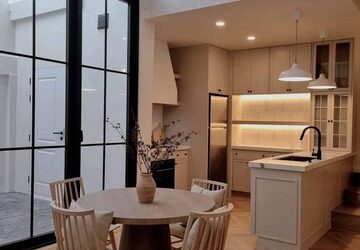 ให้เช่าทาวน์โฮม 3 ชั้น 4 ห้องนอน สุขุมวิท 71 (ปรีดีพนมยงค์ 42) หรือเอกมัย 10  บ้านปรับปรุงใหม่ พร้อมเฟอร์นิเจอร์ เลี้ยงสัตว์ได้