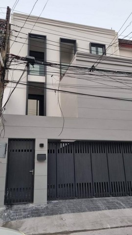 ให้เช่าทาวน์โฮม 3 ชั้น 4 ห้องนอน สุขุมวิท 71 (ปรีดีพนมยงค์ 42) หรือเอกมัย 10  บ้านปรับปรุงใหม่ พร้อมเฟอร์นิเจอร์ เลี้ยงสัตว์ได้