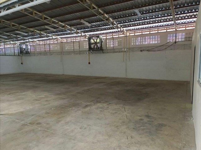 ให้เช่าโกดัง 400 ตรม. และ 450 ตรม. พร้อมออฟฟิศ ย่านพัฒนาการ 20 อ่อนนุช 17 รถสิบล้อเข้าได้ ใกล้ทองหล่อ เอกมัย