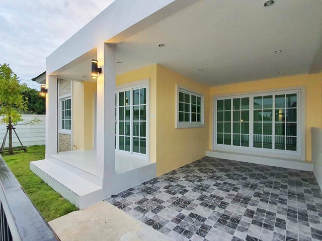 ขายบ้านเดี่ยว โมเดิร์น สไตล์อังกฤษ โครงการ P-Village บ้านค่าย ระยอง บ้านใหม่ ใกล้ถนนใหญ่ และย่านชุมชน เดินทางสะดวก