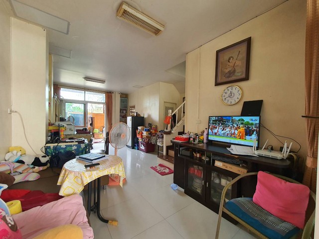 ขายทาวน์เฮ้าส์ บ้านวรารักษ์ รังสิต คลอง 4 ต.ลาดสวาย อ.ลำลูกกา จ.ปทุมธานี  21 ตร.ว บ้านอยู่ต้นโครงการ ทำเลดี