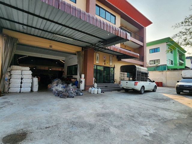 ขายที่ดิน พร้อมโรงงาน ออฟฟิต 3 ชั้น ขนาด 2 ไร่ กระทุ่มแบน สมุทรสาคร ราคาพิเศษ